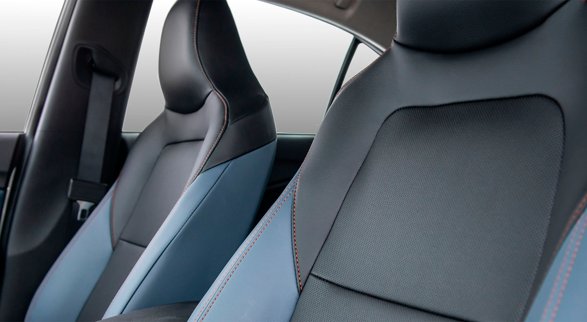 Asientos delanteros Chevrolet Onix con diseño moderno