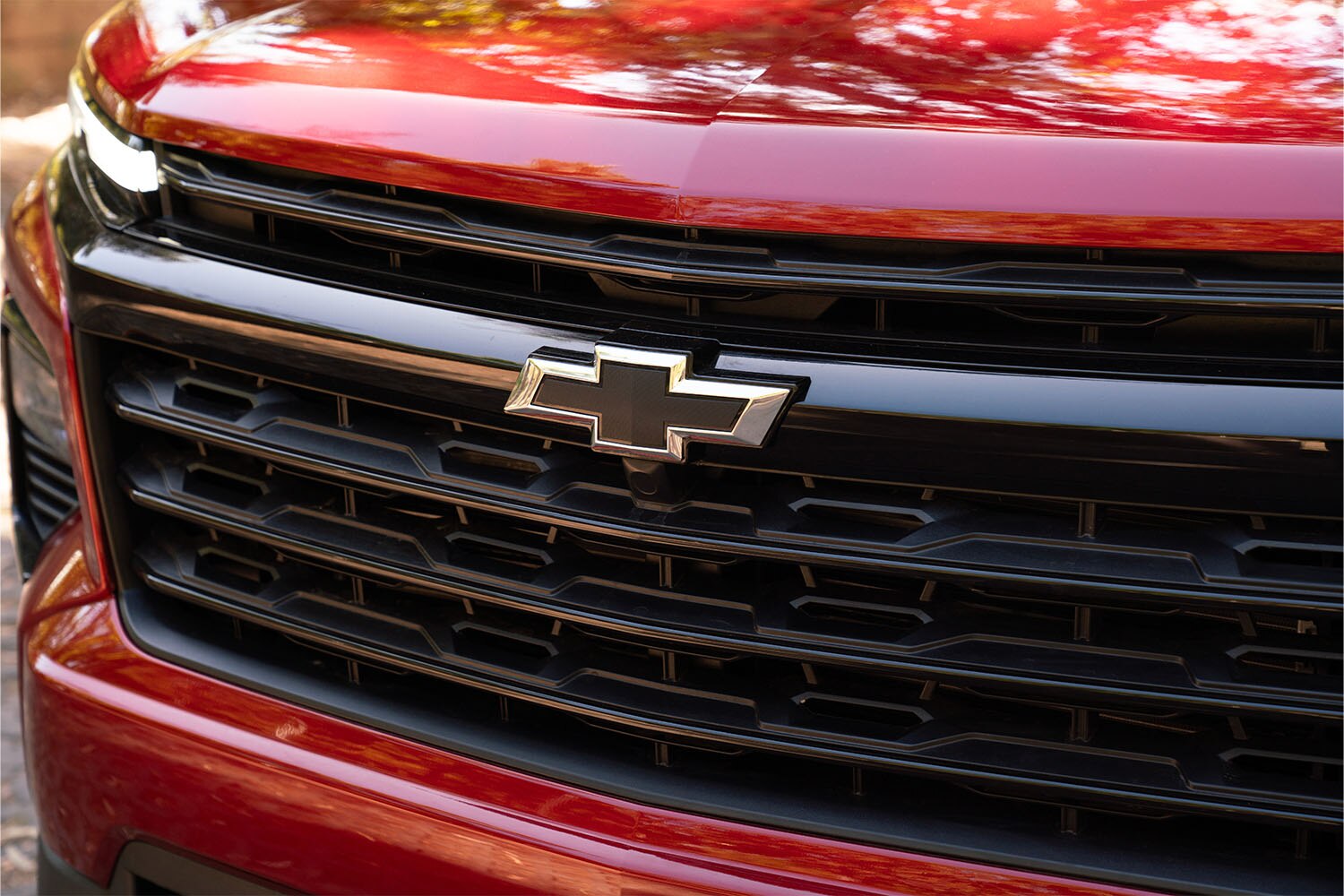 Primer plano de la parrilla frontal de un Chevrolet
